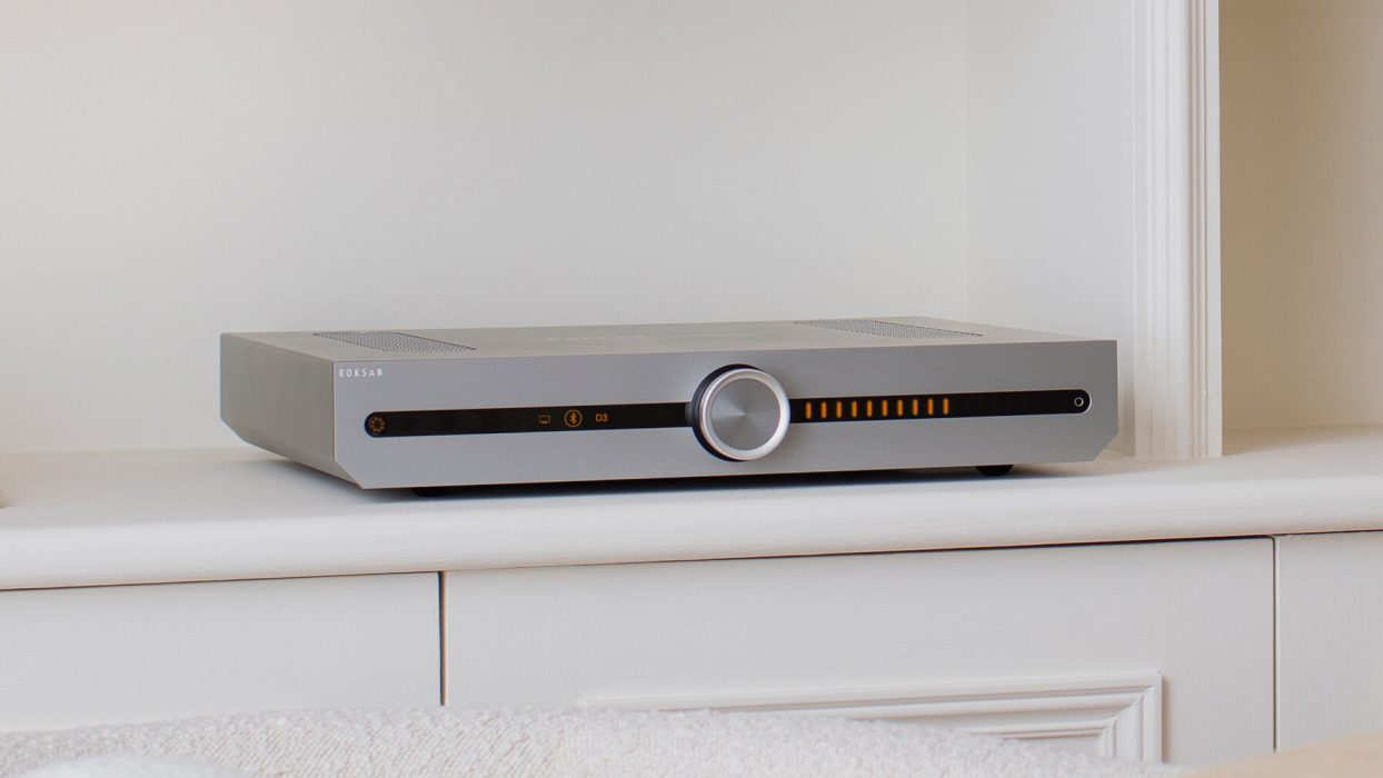 attessa-integrated-amplifier-lifestyle