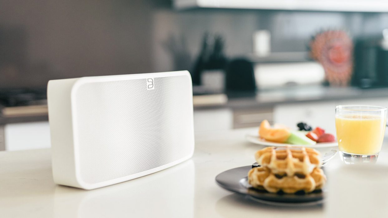 bluesound-pulse-mini-2i-wireless-speaker-hero